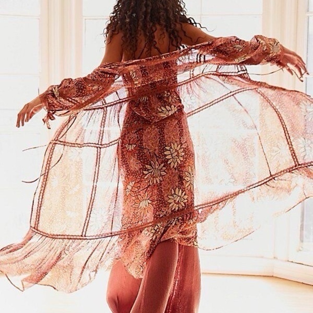 Free People Intimately FP Grasslands Kimono in Charlotte Rose Print - Picture 3 of 8